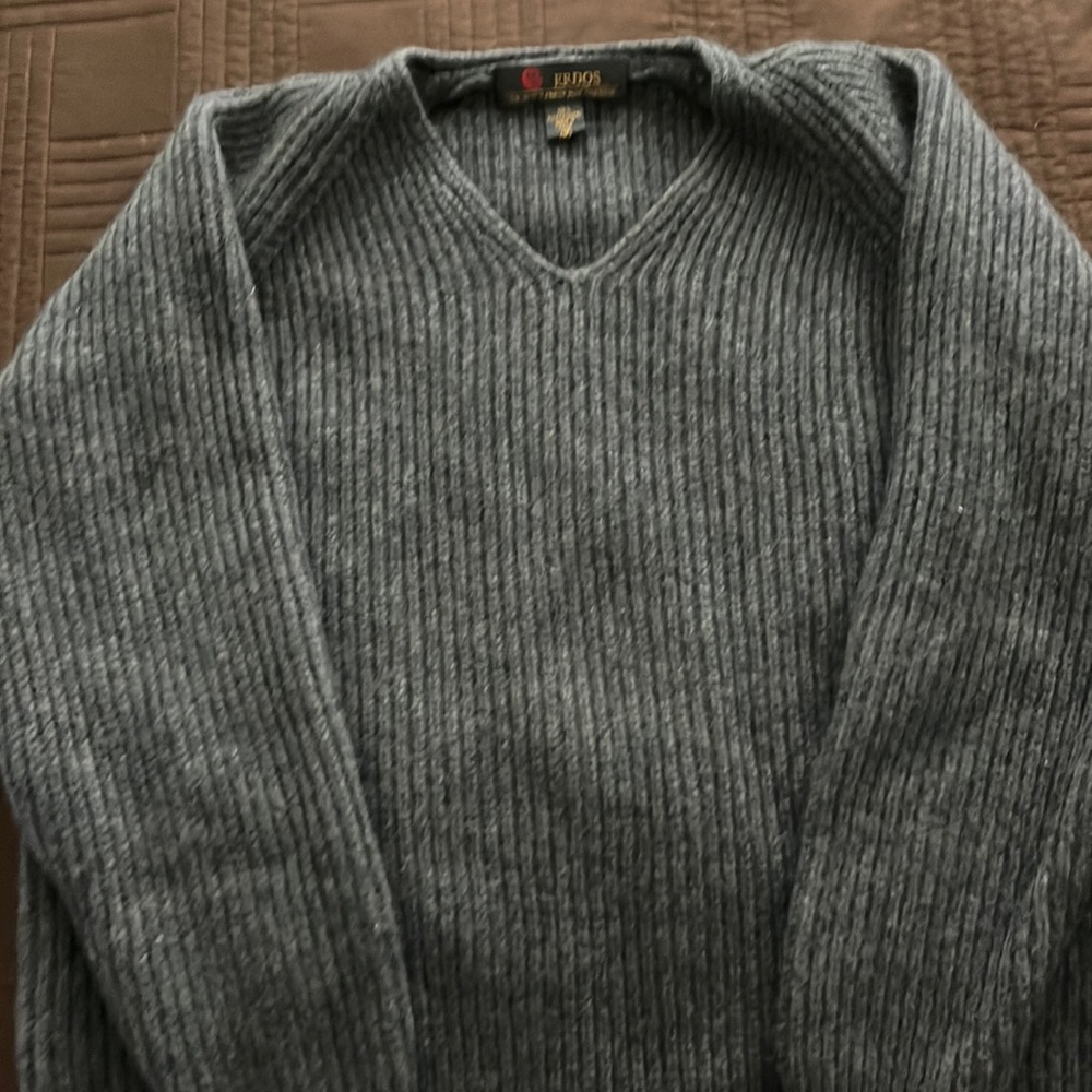 Beautiful, thick, soft 100% cashmere sweater
